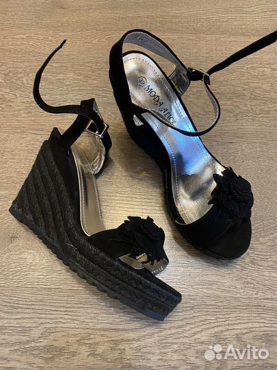 Босоножки разных размеров