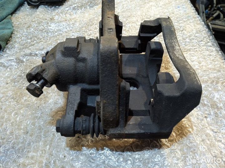 Суппорт тормозной задний левый Land Rover Range Ro