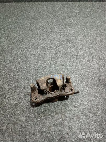 Суппорт тормозной задний правый Mitsubishi Lancer