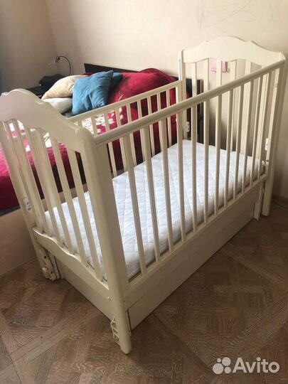 Кровать с матрасом