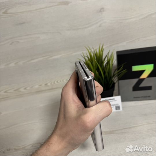 Samsung Galaxy Z Fold4, 12/512 ГБ