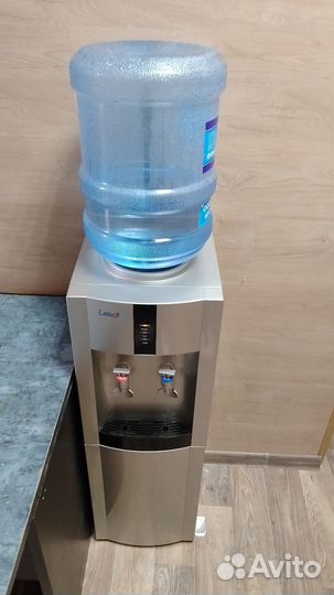 Кулер для воды напольный