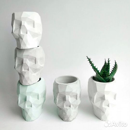 Декоративный череп из цементного раствора