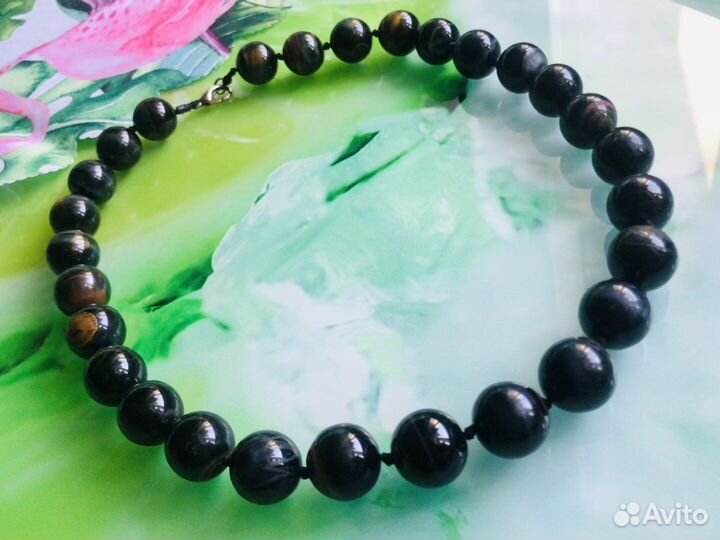 Изделие из соколиного глаза