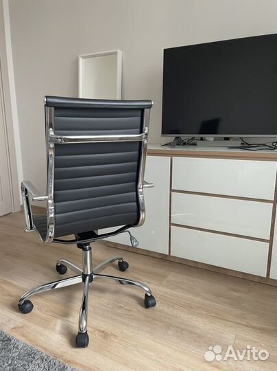 Офисное кресло