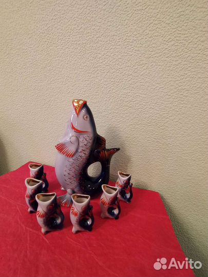 Штоф и 6 стопок фарфоровые 