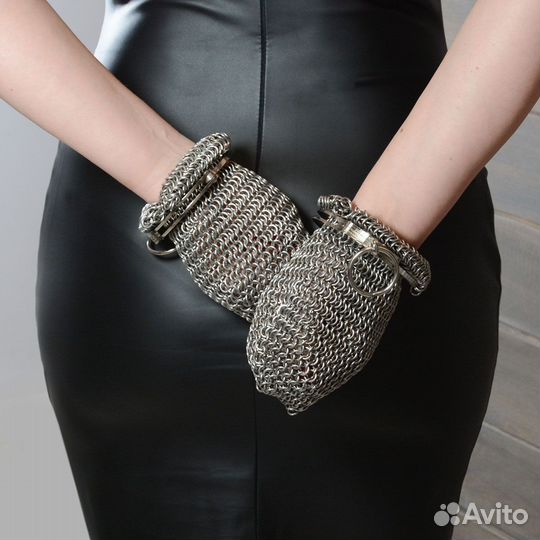 NoTouch - стальная кольчуга для бондажа рук