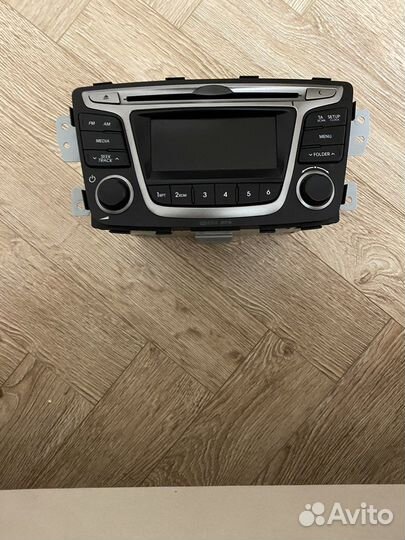 Магнитофон на Hundai Solaris штатный