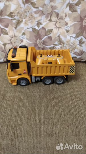 Грузовик самосвал игрушка на радиоуправлении