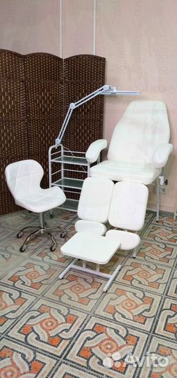 Косметологическое кресло. Педикюрное кресло