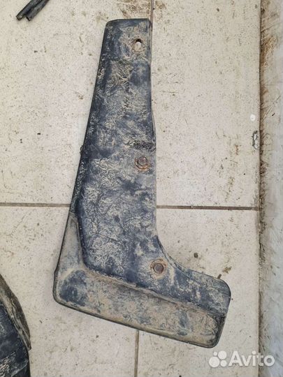 Брызговик правый Toyota Rav4 40