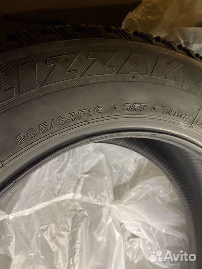 Bridgestone Blizzak Spike-01 205/65 R16 95T