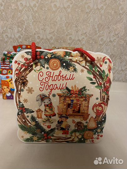 Новогодние подарочные коробки