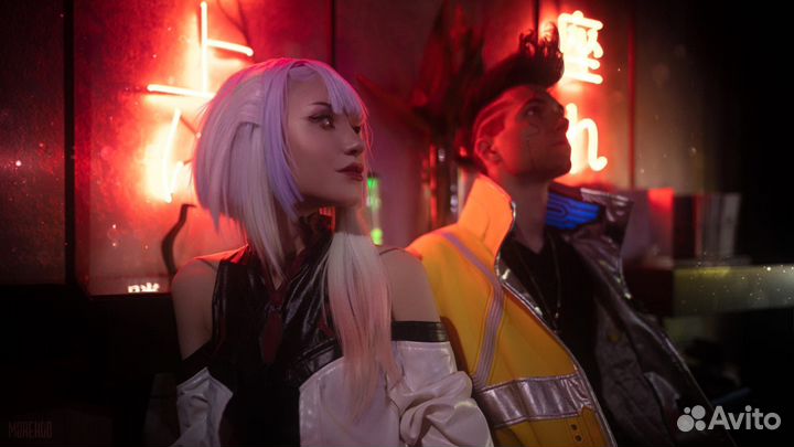 Официант в бар Geisha Superman