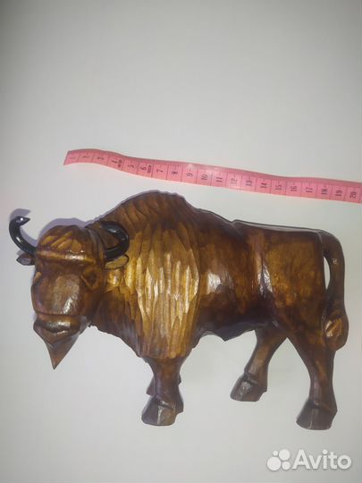 Деревянная статуэтка-сувенир Зубр