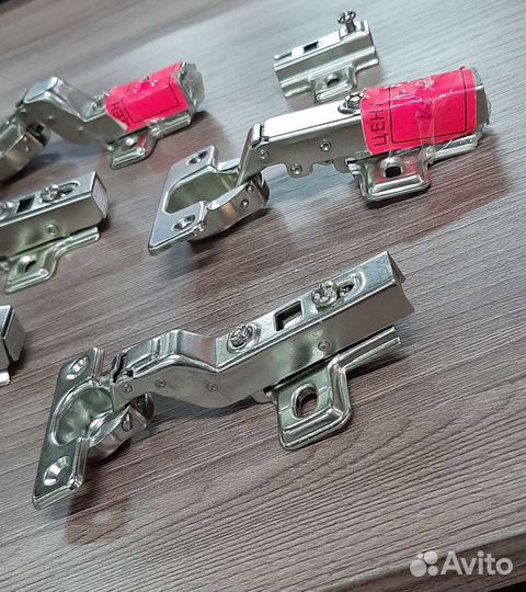 Петли для шкафов с доводчиками и без доводчиков