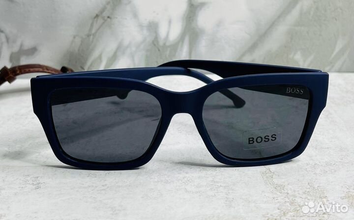Солнцезащитные очки Hugo Boss
