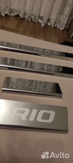 Накладки на пороги Kia Rio 2011-2022 год