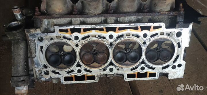 Запчасти с двигателя 2.0 16V EW10j4