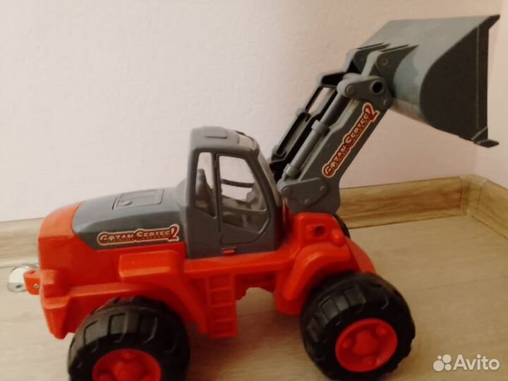 Игрушка трактор