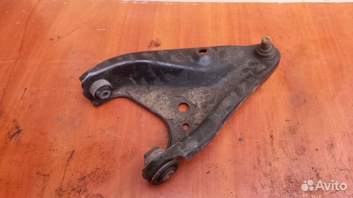 Рычаг передний левый Renault Logan 2
