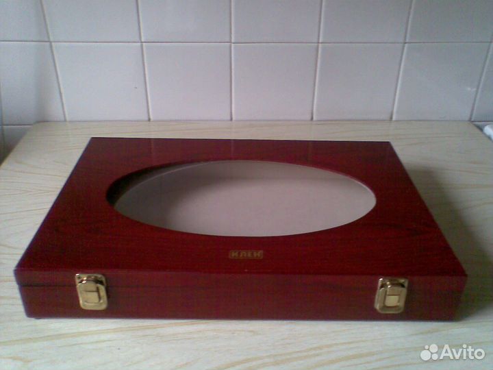 Коробка подарочная с окном