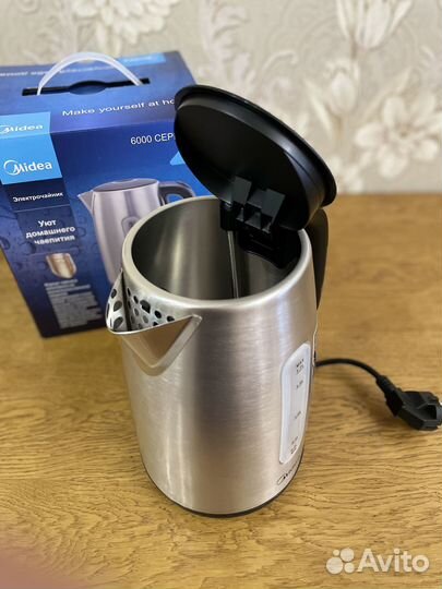Чайник электрический Midea
