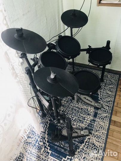 Электронная ударная установка Alesis DM7X