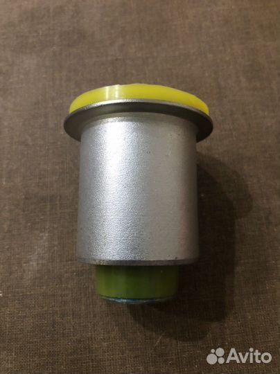 Саленблок передний Mitsubishi Pagero