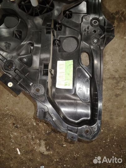 Стеклоподъемник задний правый Ford Fiesta Mk5