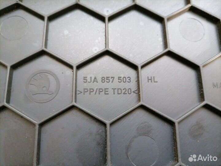 Накладка на торпедо (панели) Skoda Rapid 2013-2020