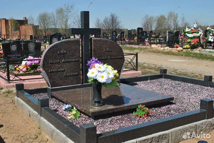 Памятник на двоих