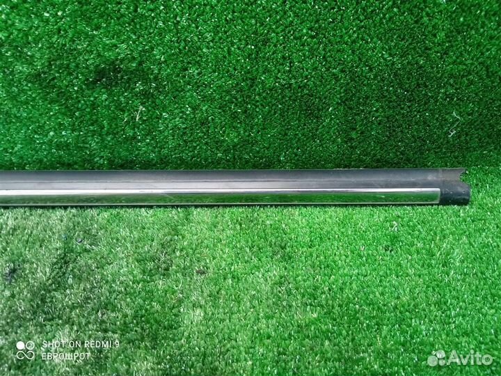 Накладка стекла переднего правого Opel Astra H (2