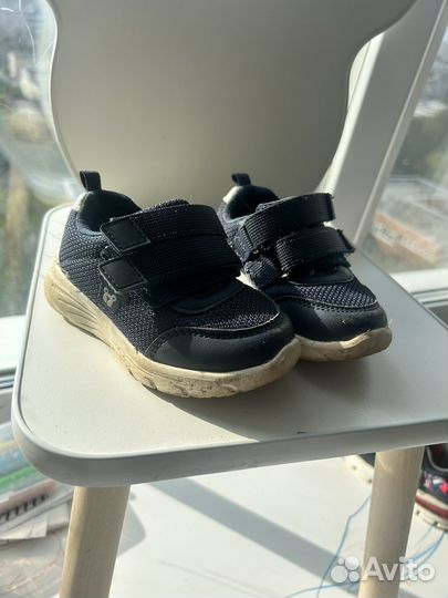 Кроссовки для мальчика 22