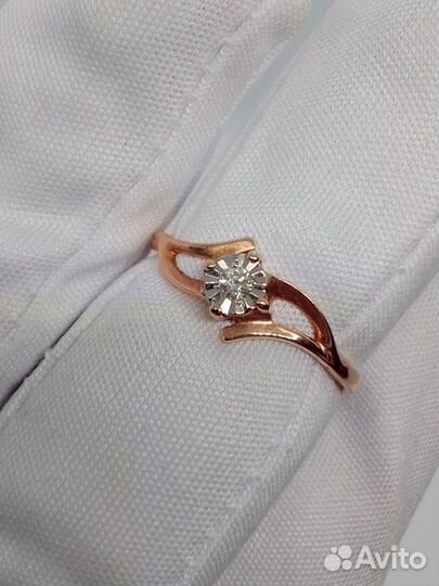 Золотое кольцо с камнем 16р