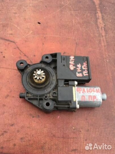 Мотор стеклоподъемника передний правый Renault