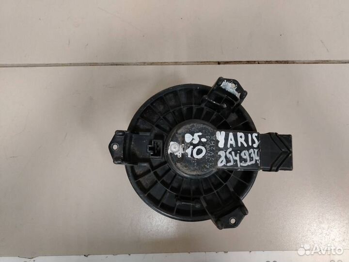 Моторчик печки Toyota Yaris