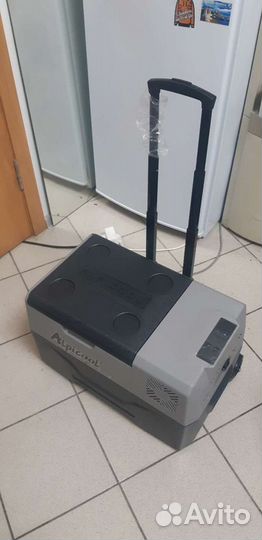 Автомобильный холодильник 12/24/220v