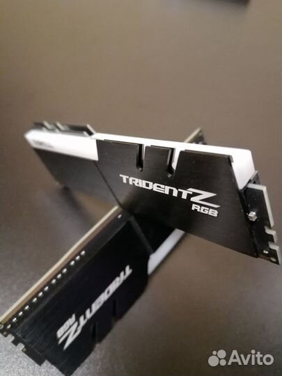 G.Skill trident Z RGB F4-3200C16D-16gtzr 16 гб