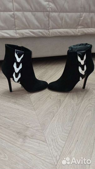 Ботинки натуральная замша 35 размер