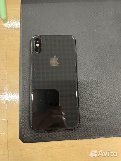 Телефон iPhone Xs 64