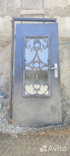 Дверь входная металлическая с зеркалом