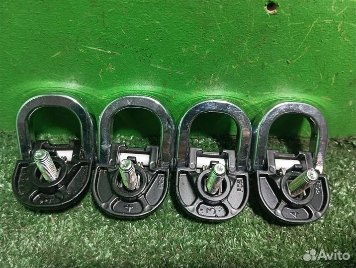 Крючок багажника Land Rover Discovery 4 2010