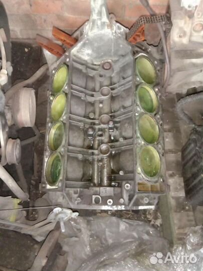 Двигатель. 5.0 для мерседес 273961