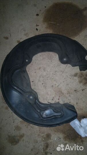 Ауди a8 d4 кожух тормозного диска пыльник левый