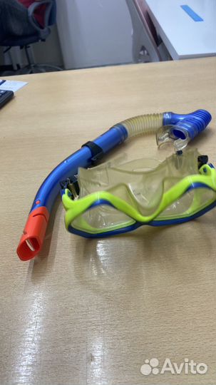 Маска с трубкой для плавания