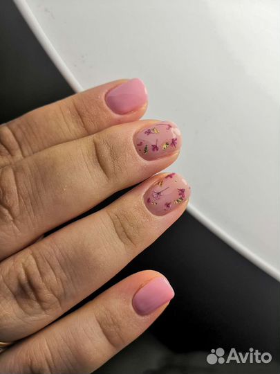 Маникюр с покрытием гель-лаком