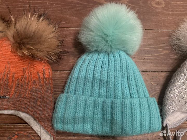 Шапочки шерстяные с меховым помпоном