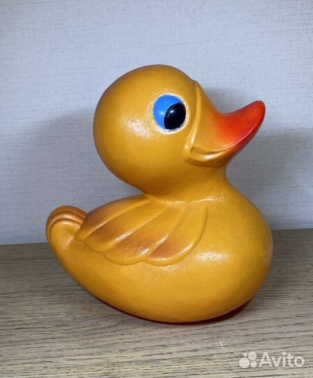 Игрушка уточка большая колкий пластик целлулоид
