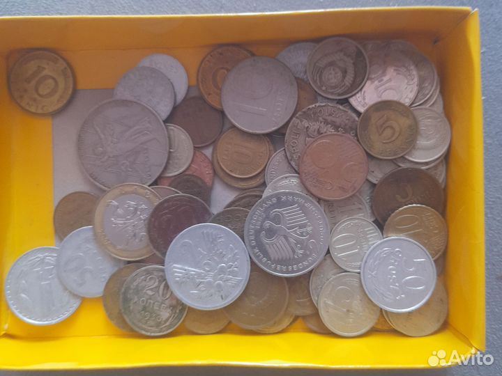 Монеты различных лет и стран